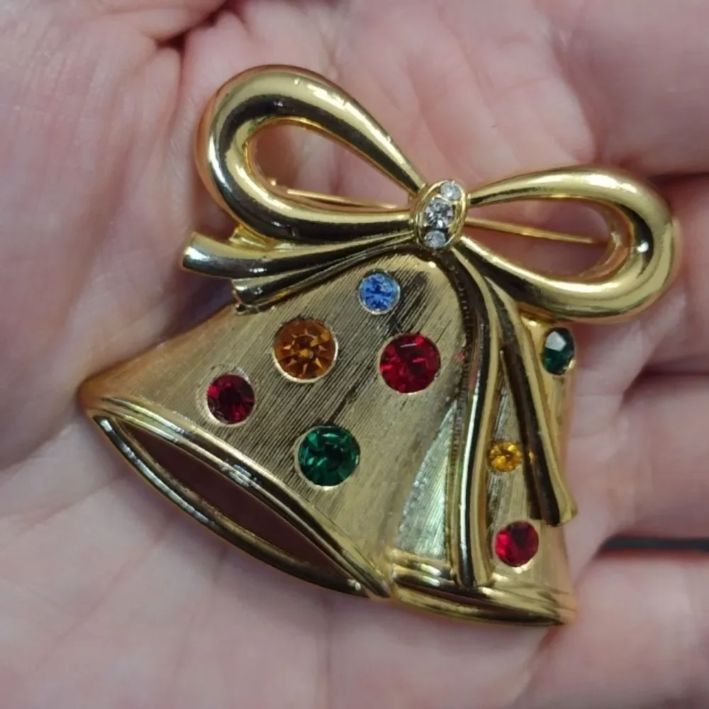 Vintage gold tone bell brooch